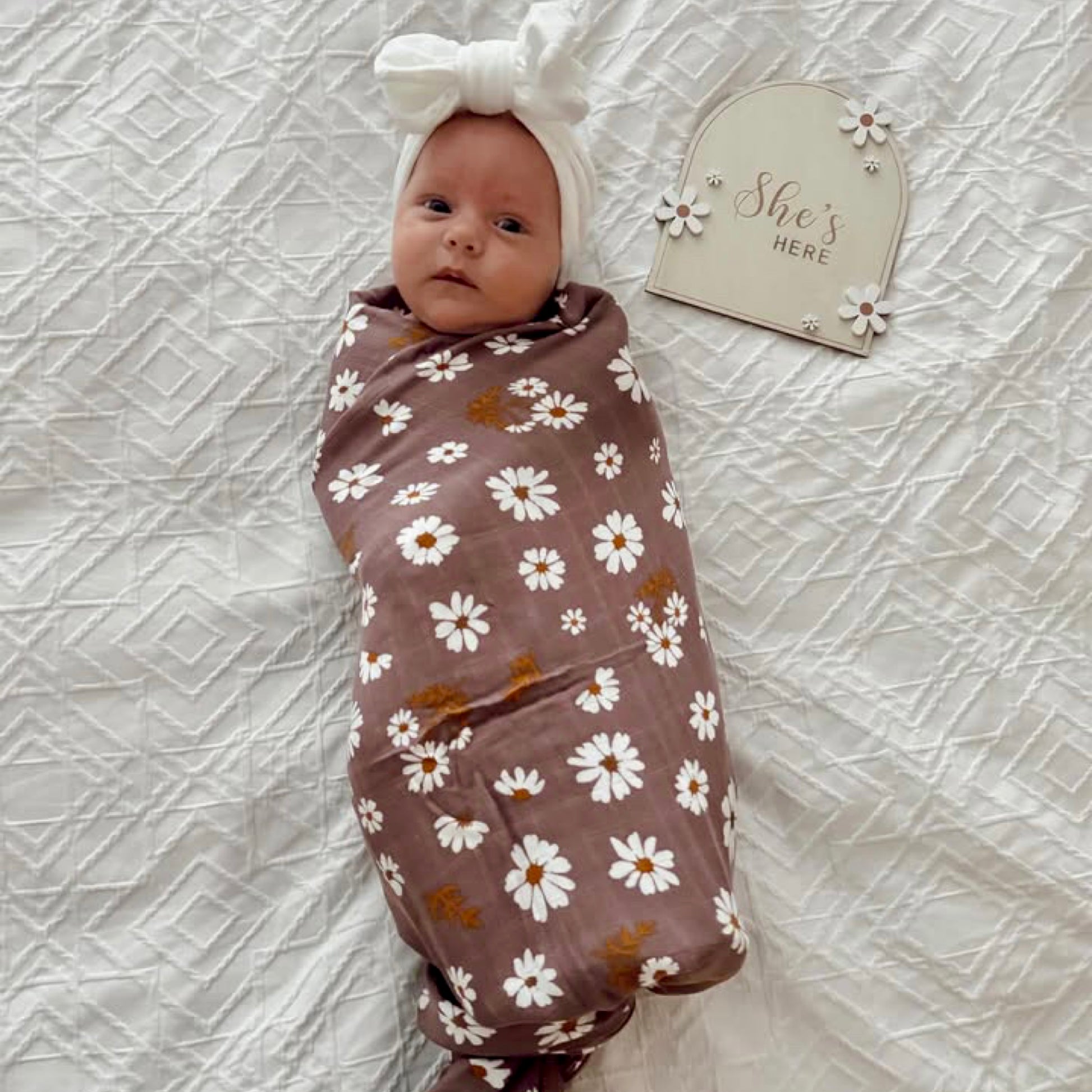 Daisy swaddle. Newborn baby wrap. Bamboo swaddle