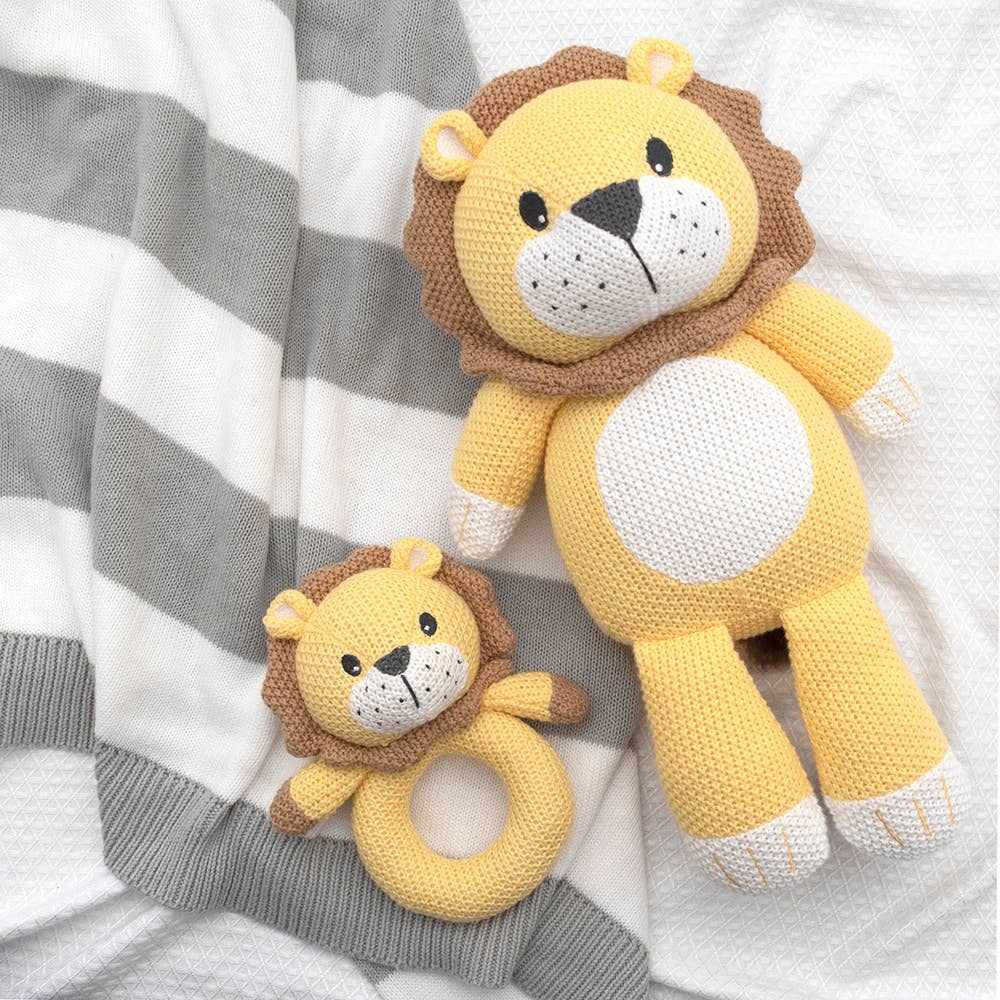 Leo the lion knitted toy. Baby Knitted Toy. Newborn rattle toy