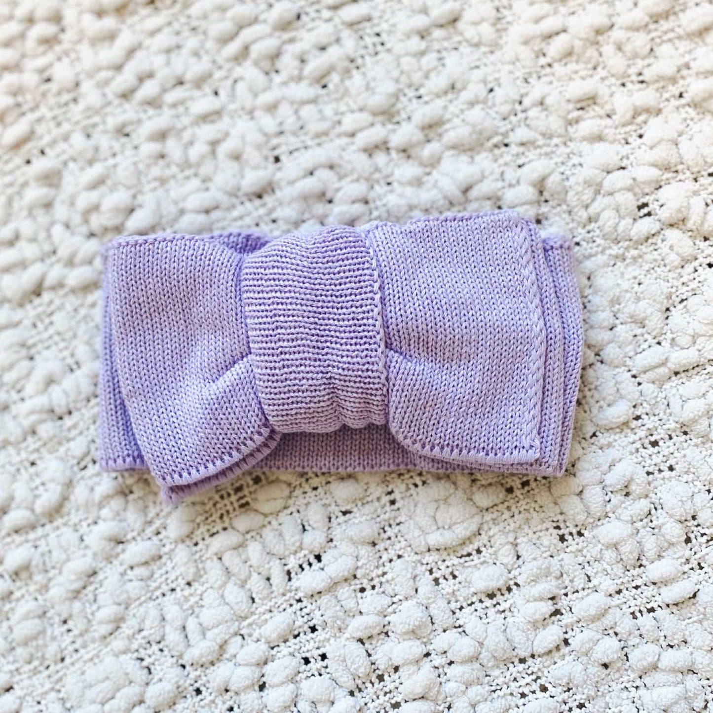 Lilac knit booties and headband set. Lilac baby knit headband. Baby knit bow