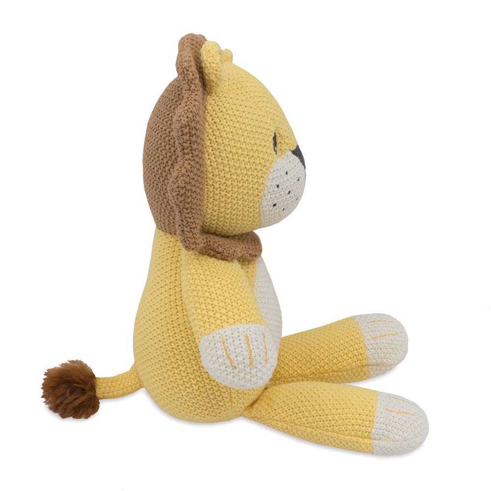 Leo the lion knitted toy