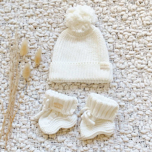 White knit booties & beanie set. white knit beanie & Booties set. Newborn baby. Newborn baby knit beanie & booties