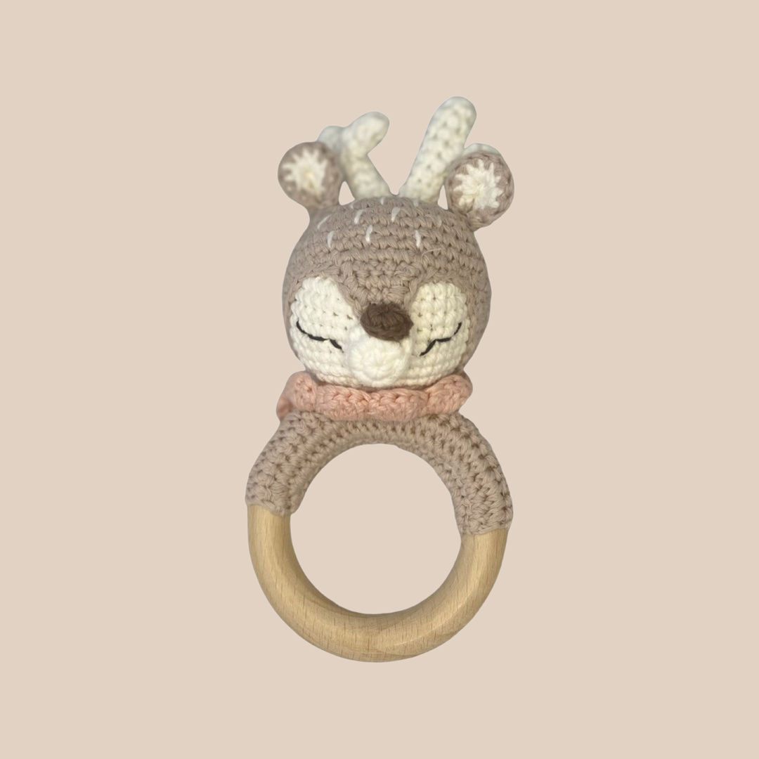 Baby deer crochet rattle. Baby shower gift. Newborn gift