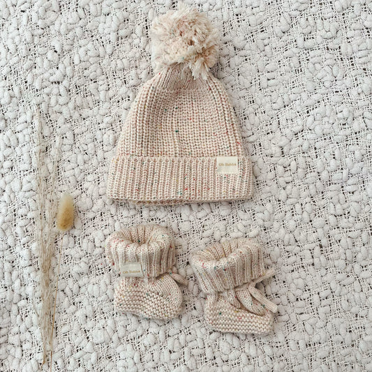 Speckled oat knit booties and beanie set