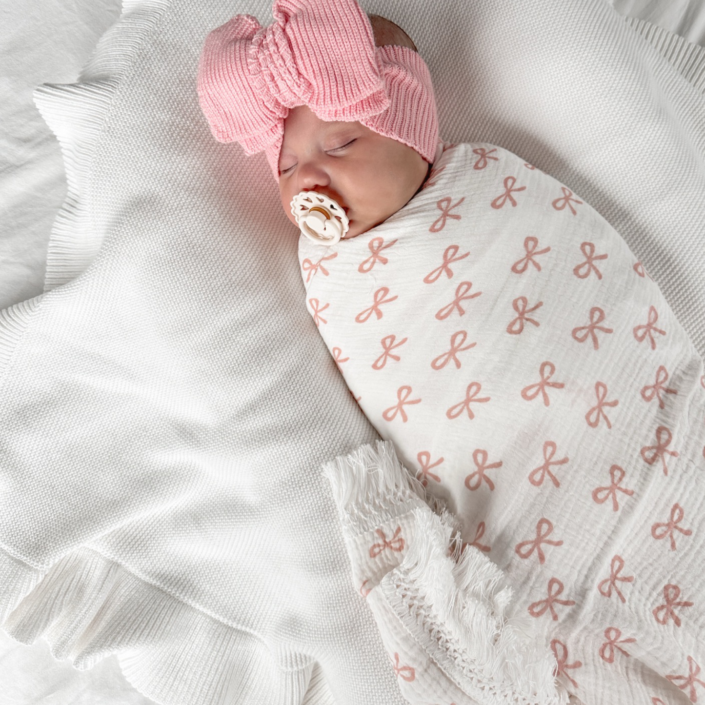 bows fringe swaddle. Newborn baby wrap. Bows baby blanket