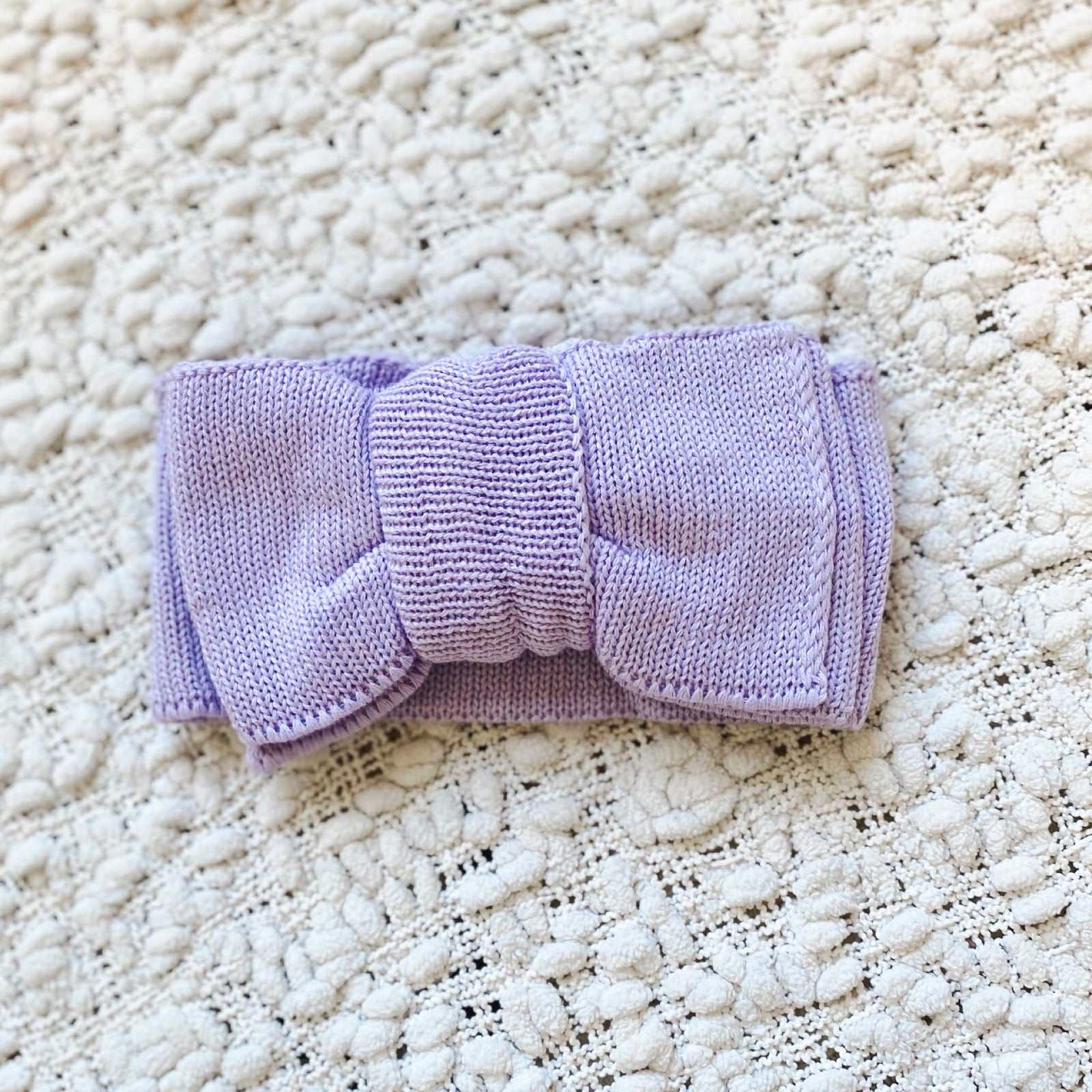 Lilac knit booties and headband set. Lilac baby knit headband. Baby knit bow