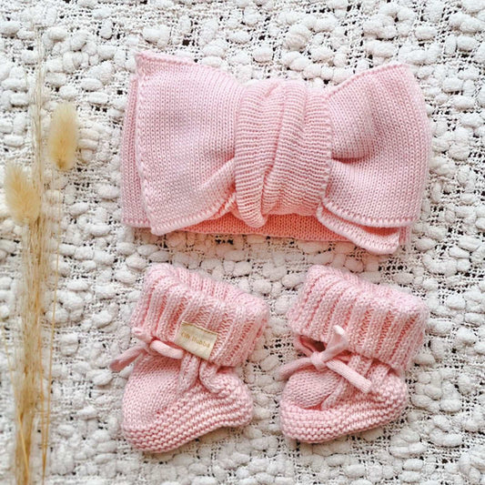 Pink knit booties and headband set. Pink knit booties and headband set. Baby Knit booties. Newborn booties