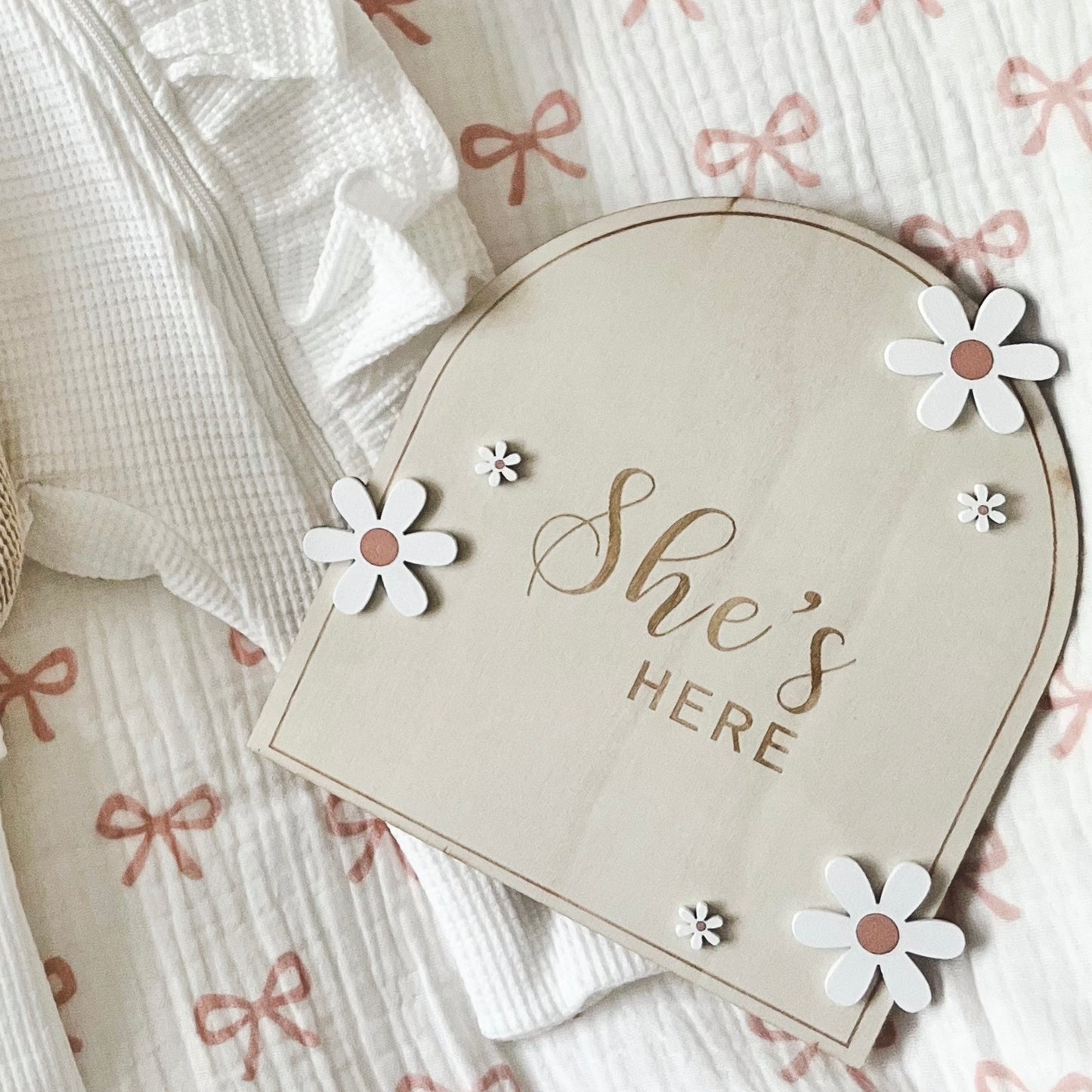 She's here birth announcement disc. Daisy announcement disc 