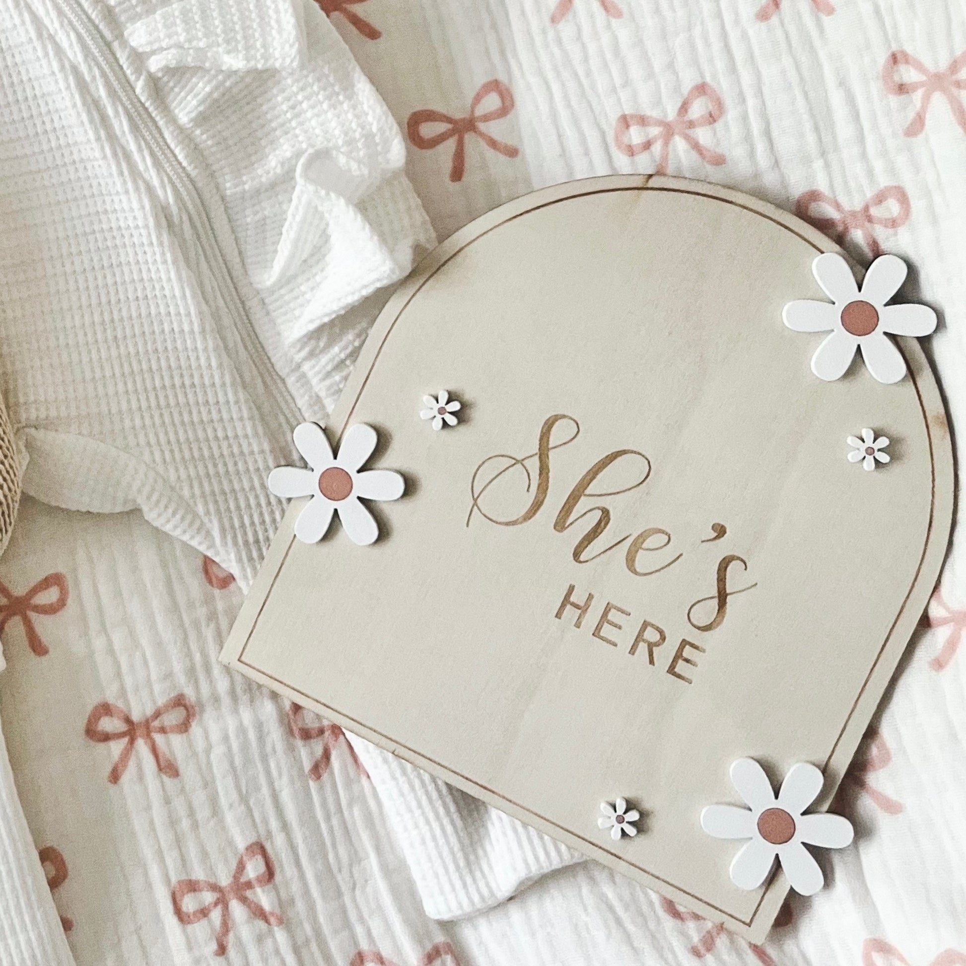 She's here birth announcement disc. Daisy announcement disc 