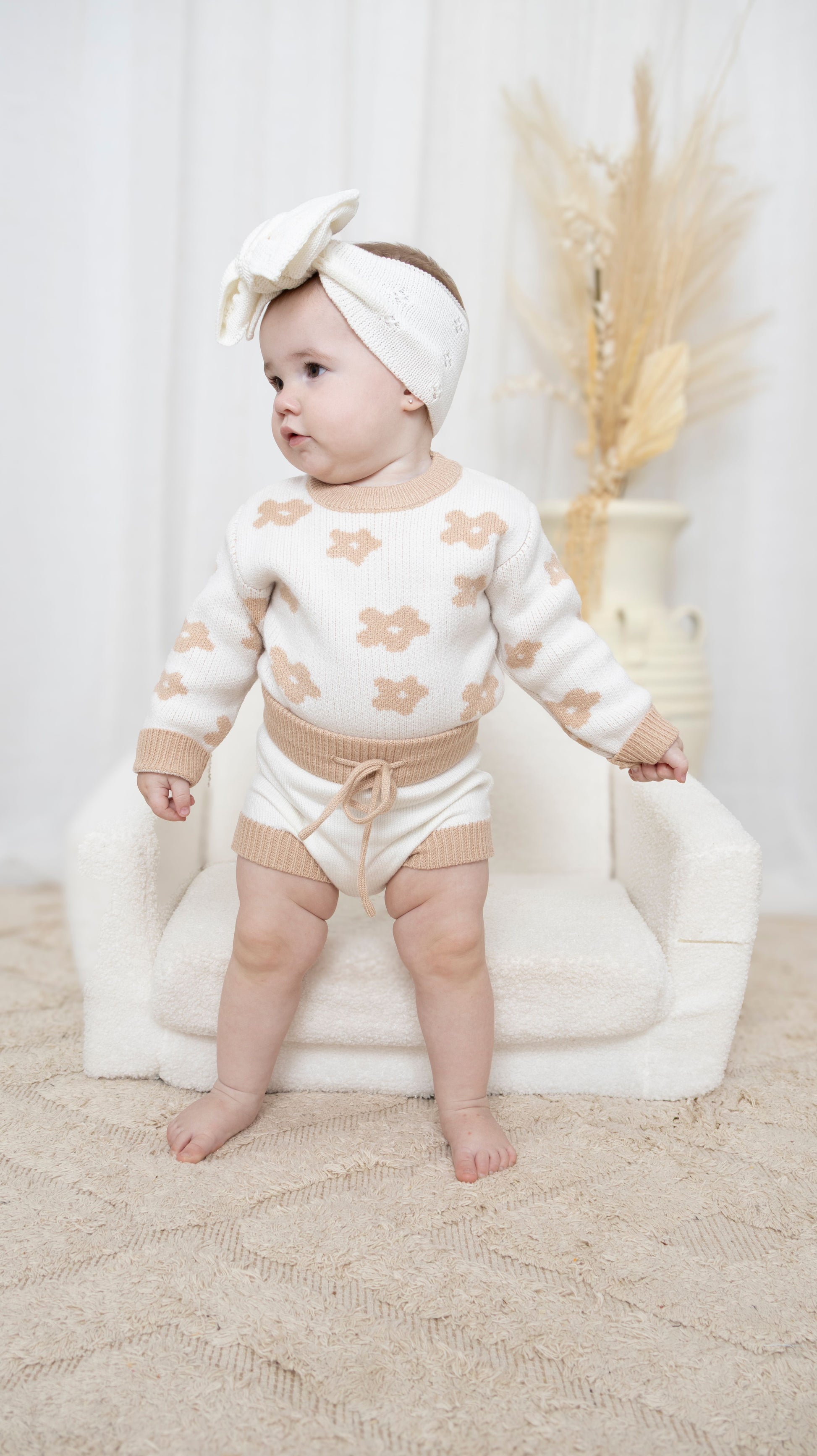 Baby girl daisy knit jumper and shorts